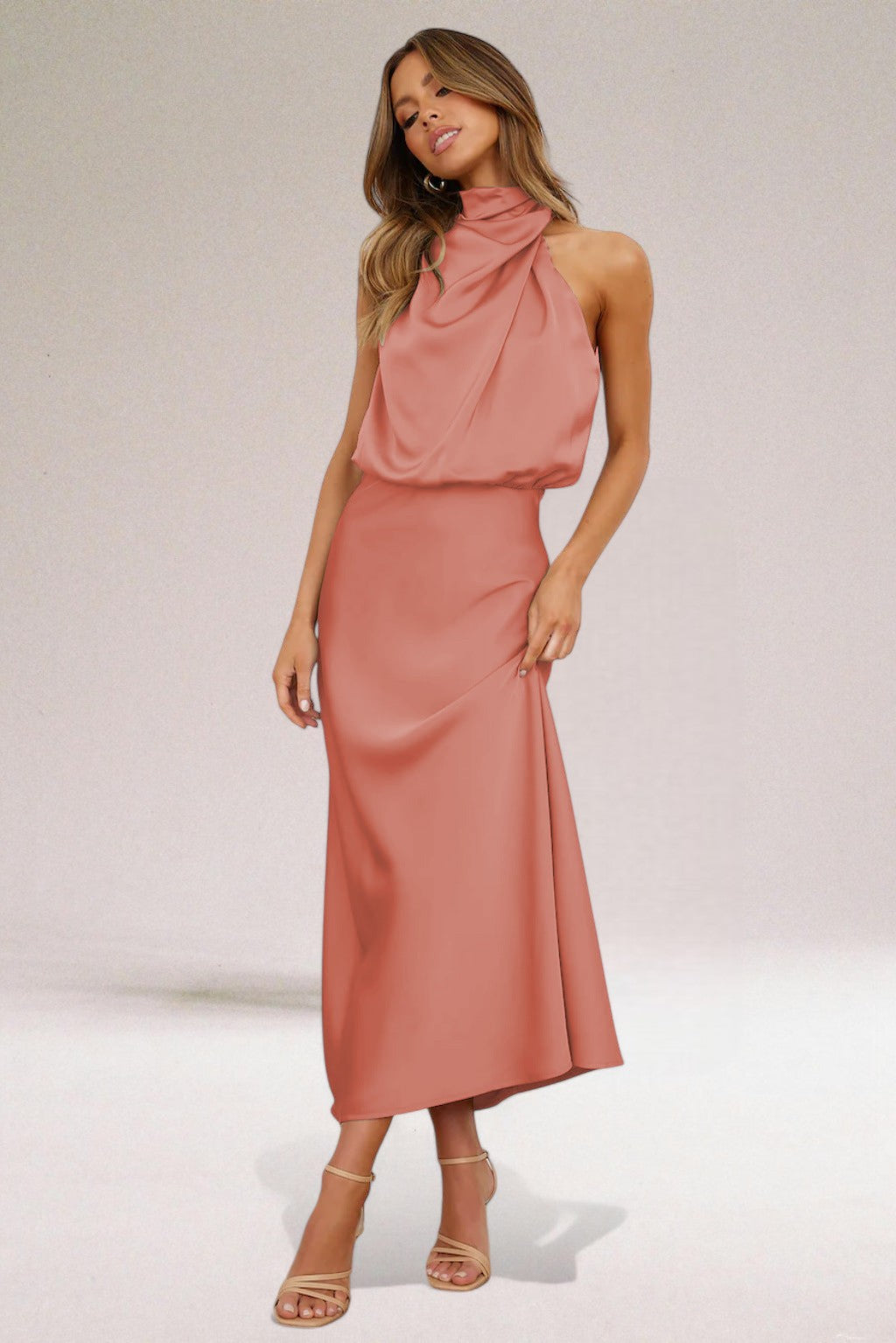 Elvora™ | Glamourkjole i Satin med Halterneck